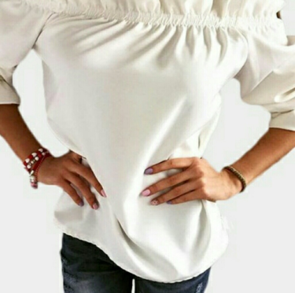 🆕Off shoulder 👭 shirt😍
